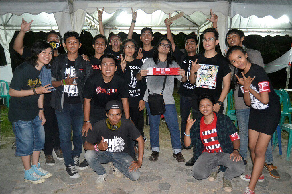 Thanks buat kakak kakak <a href="/TokyoLiteBand/">TOKYOLITE! // MODERN PASTICHE OUT NOW</a> yang udah mau mampir ke booth stand kita di event keren @DJaFU_UNUD ..Sukses!