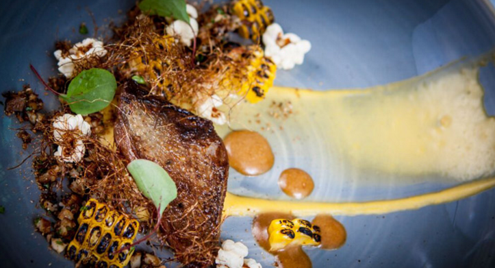 jesscarter_'s tweet image. 6 courses, 3 hours and 2 sizable appetites – we chow down at #Devons fab @Salutation1 buff.ly/1PxEe2h