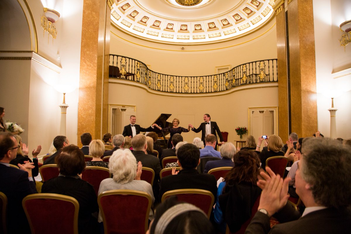DivasScholar's tweet photo. Great lecture-recital &amp; dinner.@nelly_miricioiu #GyulaNagy #DavidGowland @DivasScholar @LansdowneClub #loveopera! https://t.co/FoqqkwGPcK