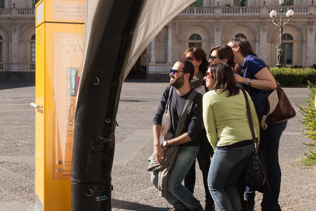 EURAXESS_ontour's tweet photo. The #EURAXESS team loved #Catania: we had a productive day under the sun. A lot of students and researchers came by! https://t.co/8t5rcWv0tX