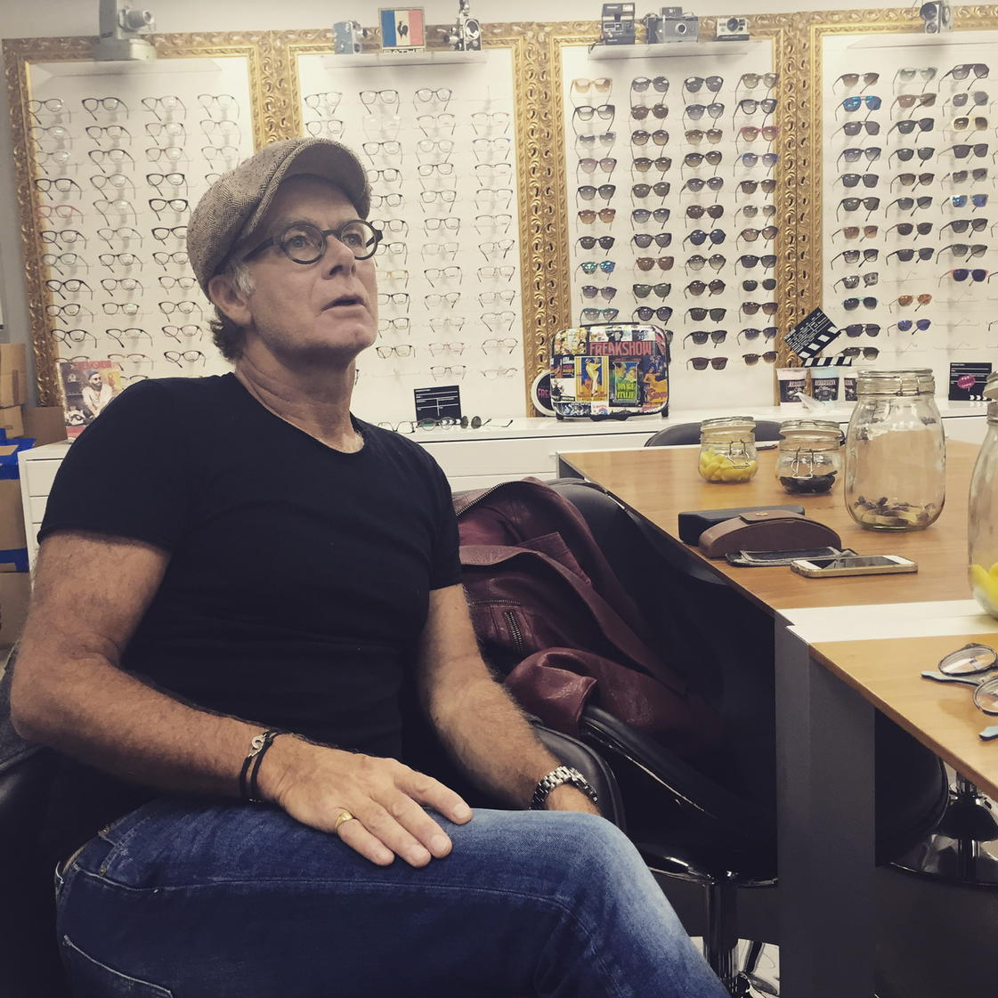 freakshoweyes's tweet photo. Quand @dubosc_franck  découvre la nouvelle collection Freakshow ;)
#lunettes #comedien https://t.co/XX101JJXYT