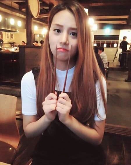 jjiheuns's tweet photo. I TOLD YOU CHAEYOUNG IS 70% SOLBIN https://t.co/DxGVgO17Hb