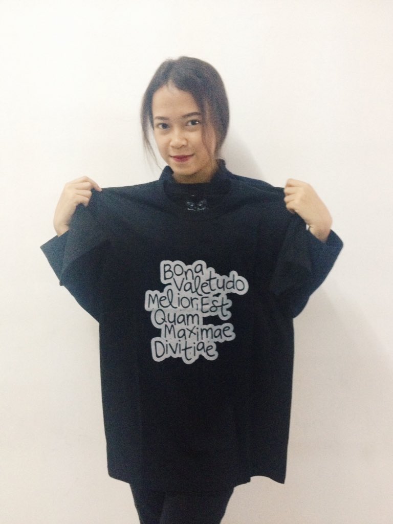 Nah hadiah doorprizenya yaitu satu buah kaos dari <a href="/owlknight_id/">owlknight_id</a>!!! THANKYOU <a href="/owlknight_id/">owlknight_id</a> :) @vannyanggreani