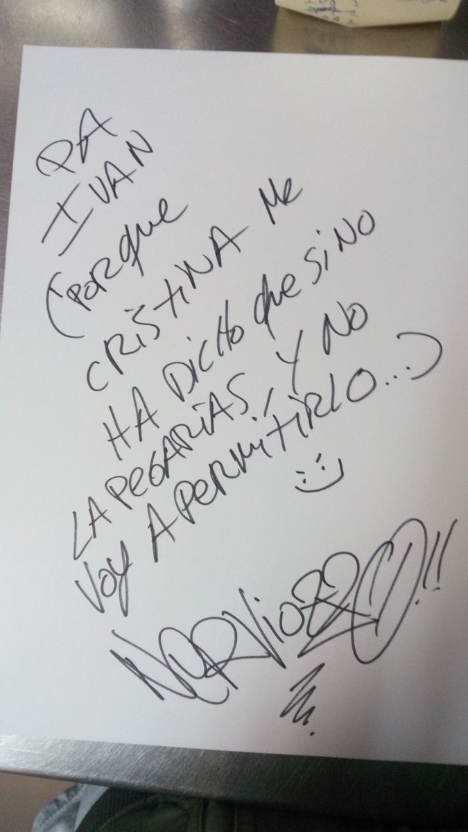 ivanciio's tweet photo. Que rabia me da no haber podido estar allí. Muchas gracias por el autógrafo. Eres el puto amo!! @MrNerviozzo https://t.co/PtVK5dT13d