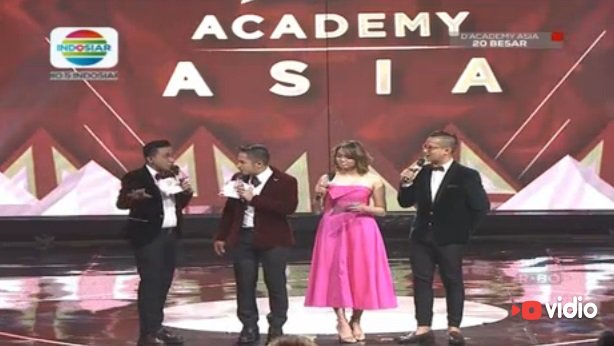 Indosiar's tweet photo. Cantik dan ganteng-ganteng banget host malam ini, @dhikacungkring @Rina_Nose @irfanhakim @ramzi_tebe #DAcademyAsia https://t.co/fAxJcjOjgu