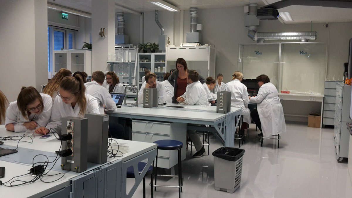 LumaSuomi's tweet photo. Tulevat kemian opettajat tutustumassa #scientix -portaaliin #ScientixWorks #scientixweek https://t.co/CvLGISaxXl
