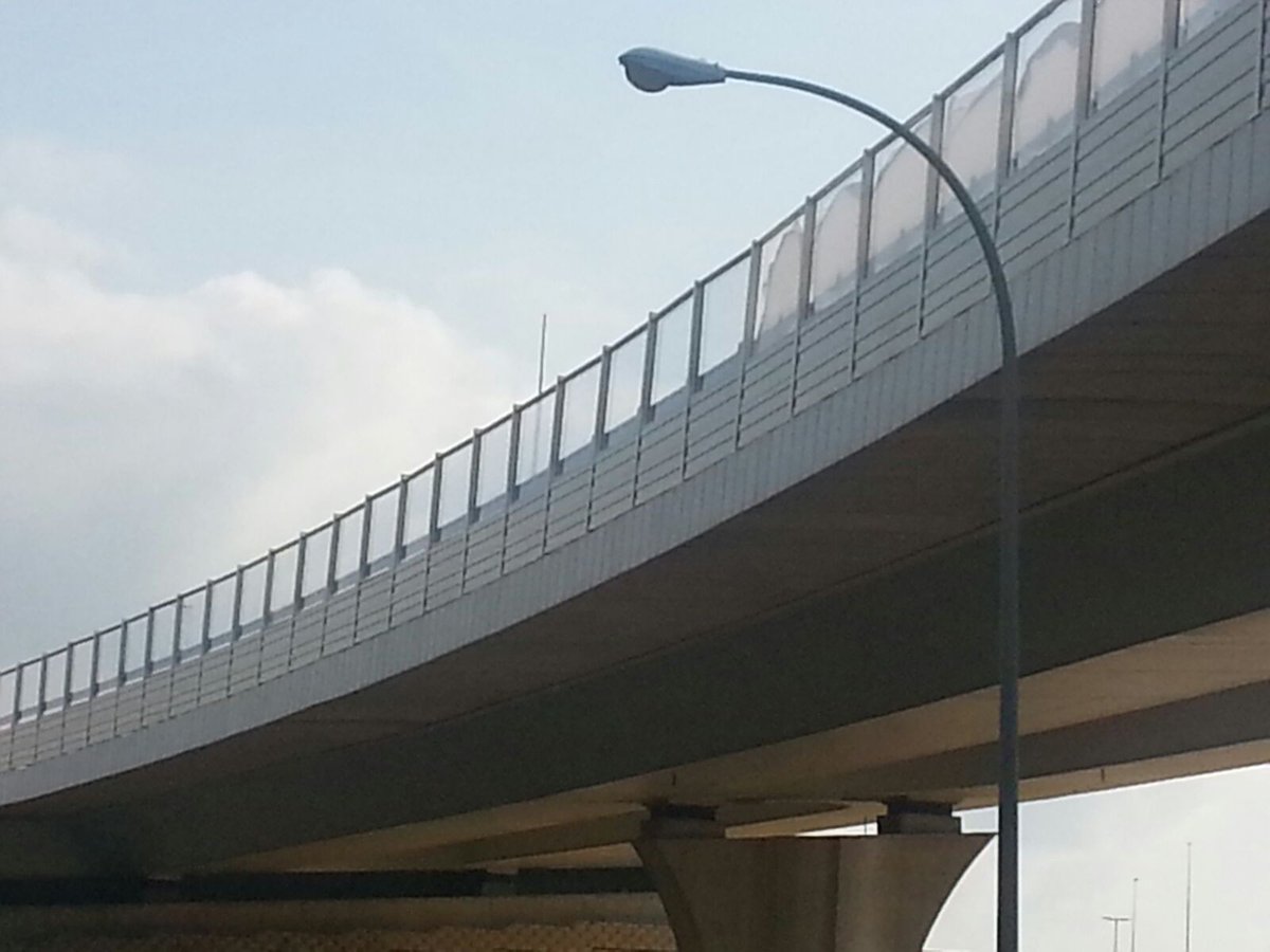 En la obra de <a href="/ElpuentedeCadiz/">El Puente de Cádiz</a> estamos ya terminando la instalación de nuestras pantallas acústicas!