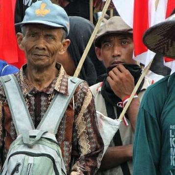 JmppkRembang's tweet photo. #Rembang #Lasem RT @aidrissaputro: Simbah2 dan ibu2 dari @omahekendeng ini memang warbiasak!!! *sungkem satu-satu* https://t.co/4hVhPsQCBQ