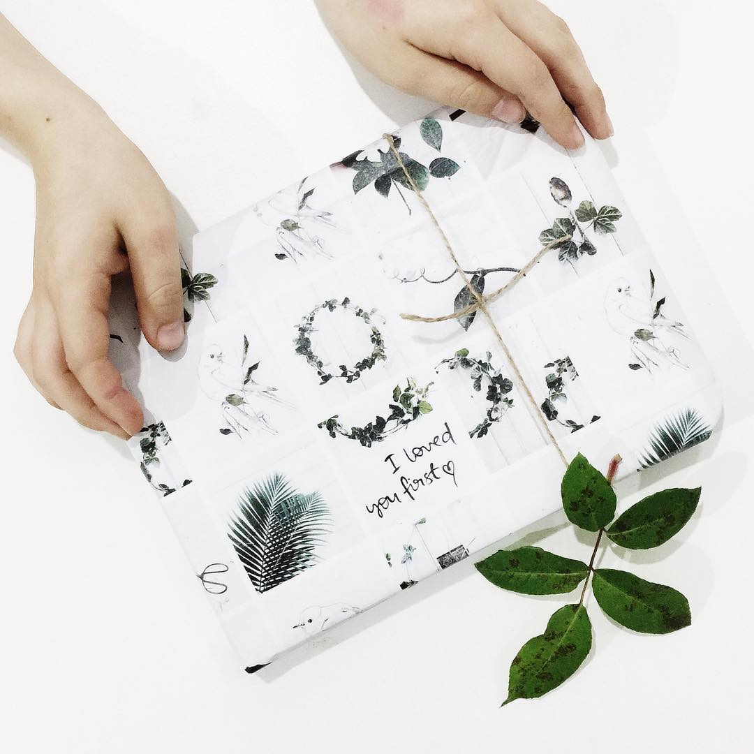 wrapmeuk's tweet photo. A #picture of #leafy #lovliness in this #mywrapme from Nikki at Brown Paper Lemon https://t.co/OzifxCGLg9 https://t.co/7L3JtfTLjM
