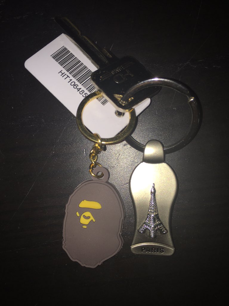 JayVirdTCC's tweet image. #Prayers4Paris 
#KeychainGoals