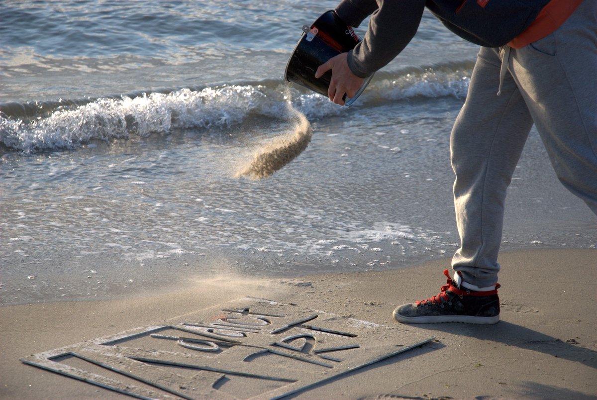 AddictArt1's tweet photo. #stavanger #streetart #norway #norge #makingart #cityofart #advert #ecologyadvertisement #sand #sea @AddictArt1 https://t.co/RW4FIUVub9