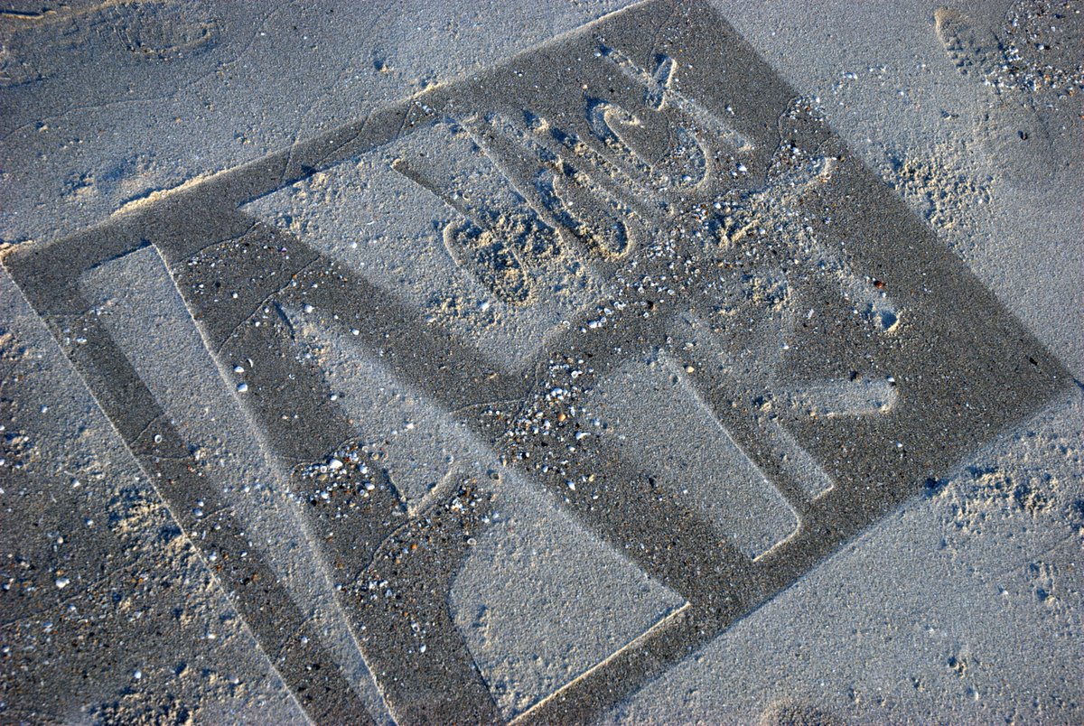 AddictArt1's tweet photo. #stavanger #streetart #norway #norge #makingart #cityofart #advert #ecologyadvertisement #sand #sea @AddictArt1 https://t.co/RW4FIUVub9