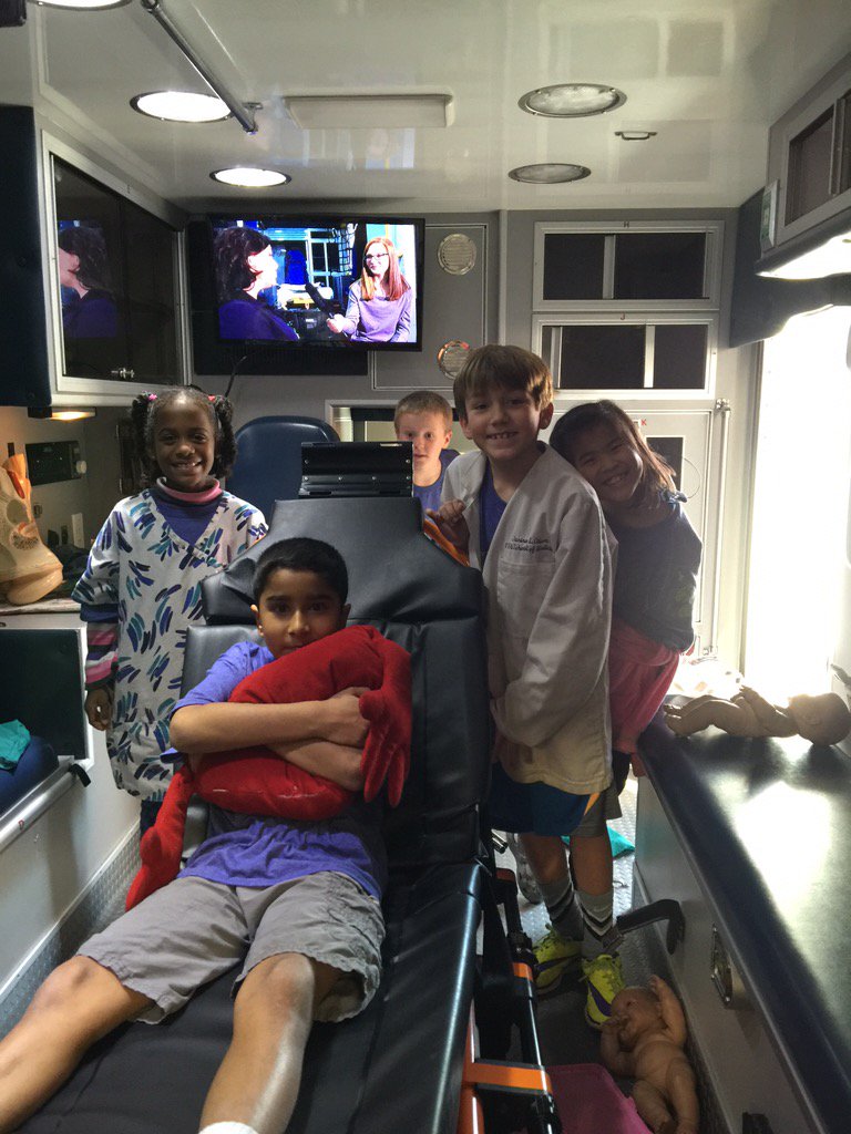 SnyderNLE's tweet photo. Lunch after the field trip at @DiscoveryMuse   Fun day had by all! #nle16 #lcps16 https://t.co/B2aeHb6gXb