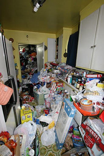 DianeLaneyFitzp's tweet image. Watched 2hrs of #HoardingBuriedAlive I've never been so happy to see my bare kitchen counter ow.ly/UKYfb