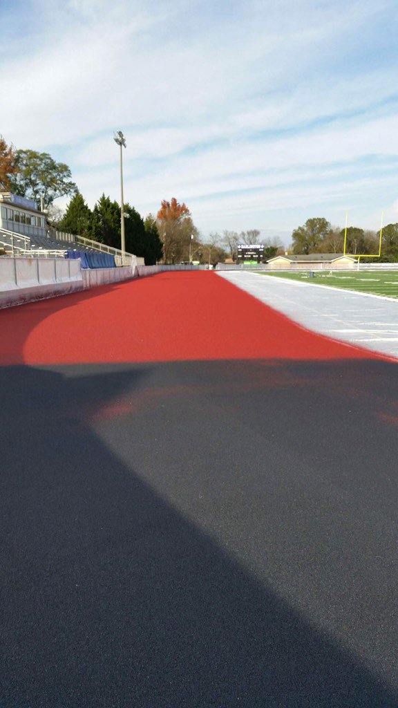 STCFieldBuilder's tweet photo. Structural Spray coating underway at Darlington School. #QualityTracks https://t.co/ExuHDkU9iv
