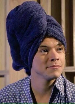 onexxD's tweet photo. Ele até a toalha põe melhor que eu   #1DPT https://t.co/c6oFVsIg1B