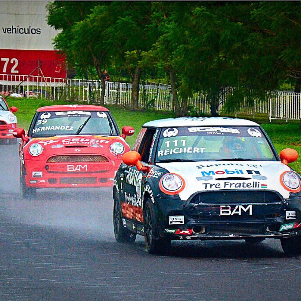 MARCOSREICHERT's tweet photo. 1 lugar en la copa Mini Cooper y campeón nacional 2015. Logrando con éste, el quinto campeonato del año! #MR111 ✋ https://t.co/7irYU7SkB0