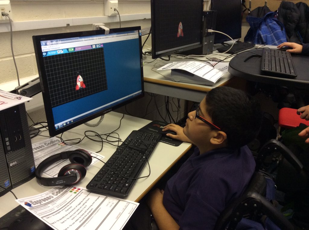 wilsonstfeed's tweet photo. #wsturing #coding Guess what? Our kids can code! https://t.co/qaDYhIMmYZ