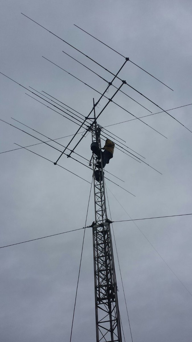 PI4COM's tweet photo. Another rotator requires attention Kees #pa3bwd in the WARC/10m tower.   #hamradio https://t.co/AaleCk4BtJ