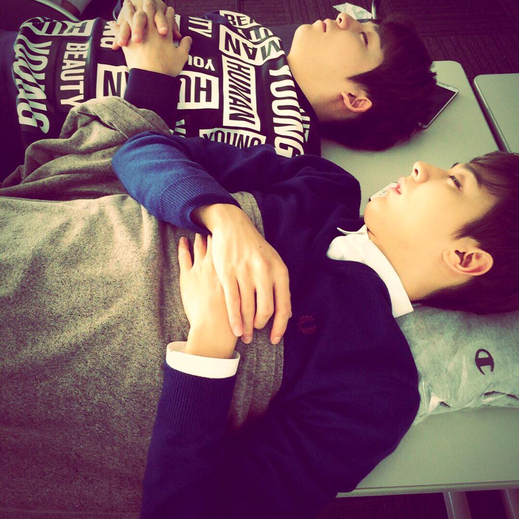 cyrawords's tweet photo. LJoe : "I like watching you sleep,I find it fascinating" #ChunJoe #TwilightReference https://t.co/tMUvNfWZQ7