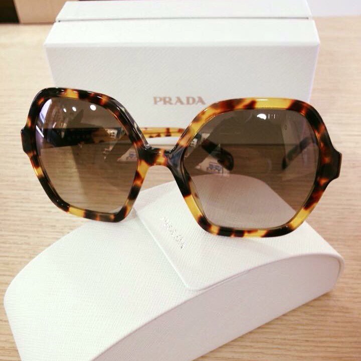 OcchialiGraduat's tweet photo. #Prada #Sunglasses #oculos #fashion #blogger #occhiali #glasses @OcchialiGraduat https://t.co/bzQx0iLucG https://t.co/MrJFrEfCMj