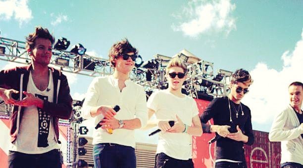 HillaryStyles23's tweet photo. #1DPE https://t.co/k4txgWMSkt