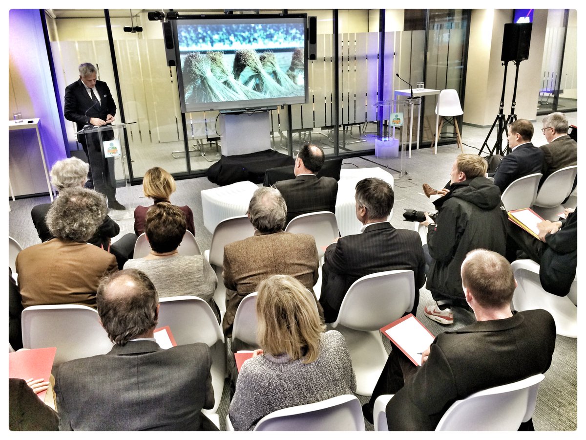 Début 2ème table ronde #travailsurmesure. <a href="/peeters_kris1/">Kris Peeters</a>: "beaucoup de propositions valables après 1re édition."