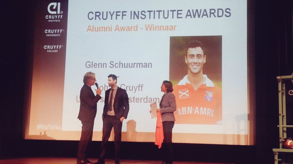 Vandaag 'n mooie prijs in ontvangst mogen nemen tijdens het Cruyff Forum op Papendal: Alumni Award!!