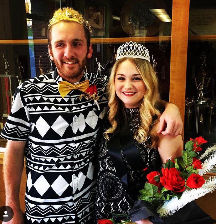 HCTigerSoftball's tweet photo. Congratulations to our very own @donoho_kelsey on being crowned Hiwassee's Homecoming Queen of 🐾❤️✨2️⃣0️⃣1️⃣5️⃣✨❤️🐾 https://t.co/VtyZg0LJs2