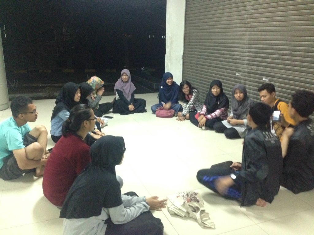 Kami dari divisi media kreatif, di dalamnya ada 3 subdivisi yaitu dokumentasi, jurnalistik, kreatif