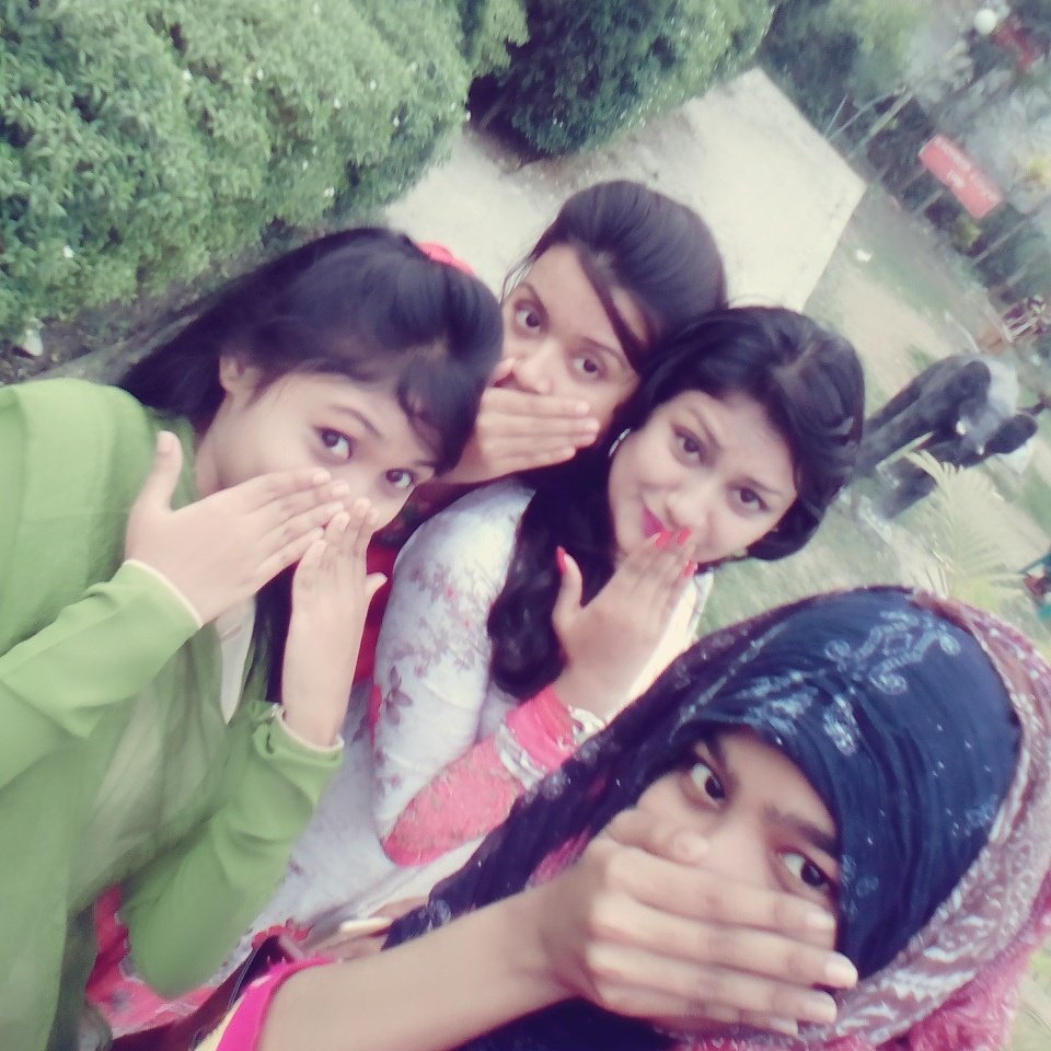 satulihossain's tweet photo. Me with my cute friends😆😍😍 https://t.co/GCChiclJUI