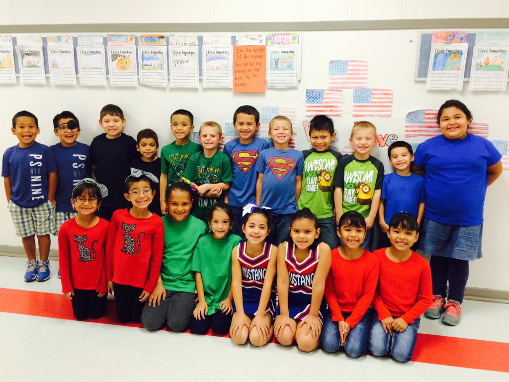 MrsLabusNSE's tweet photo. Student Council dress up day! First grade has lots of twins! #November15nse @MrsDixonsNSE  @MrsBosellNSE @MsLynnNSE https://t.co/GkpDdg4kRG