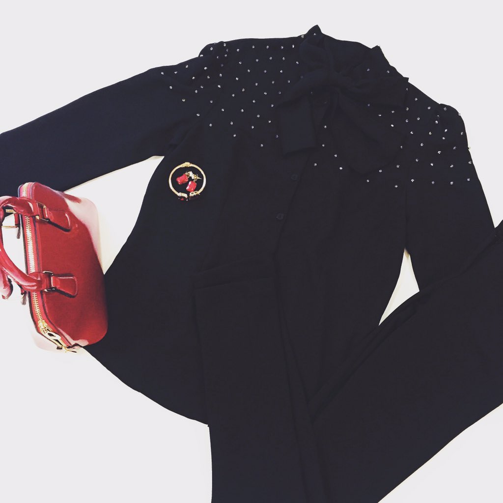 nunalieofficial's tweet photo. Un look classico impreziosito da dettagli e accessori 😍 https://t.co/hpSIrrXJyE
