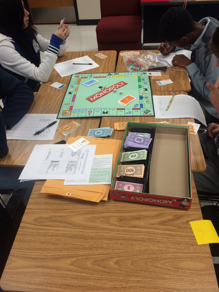 MrsA_McKBoyd's tweet photo. Entrpreneurship learning how to journalize accounting transactions. #McKBOYDCTE #BroncoTweet #MCKBOYD https://t.co/hYIvx0VOVu
