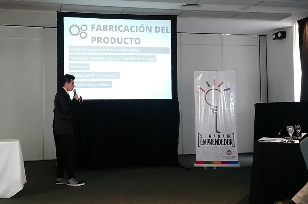 DesarrolloRos's tweet photo. Joel, de Mollibus, un producto para el lavado de automóviles sin agua. #SER2015 #GEW2015 https://t.co/NC2Wk5lVZ0