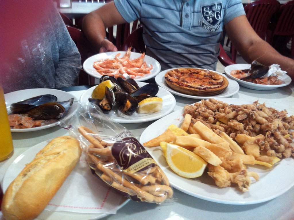 Tamaramoreno82's tweet photo. Mariscada,celebrando una muy buena noticia.Q será👦o👧?? https://t.co/o3q1agEYdF