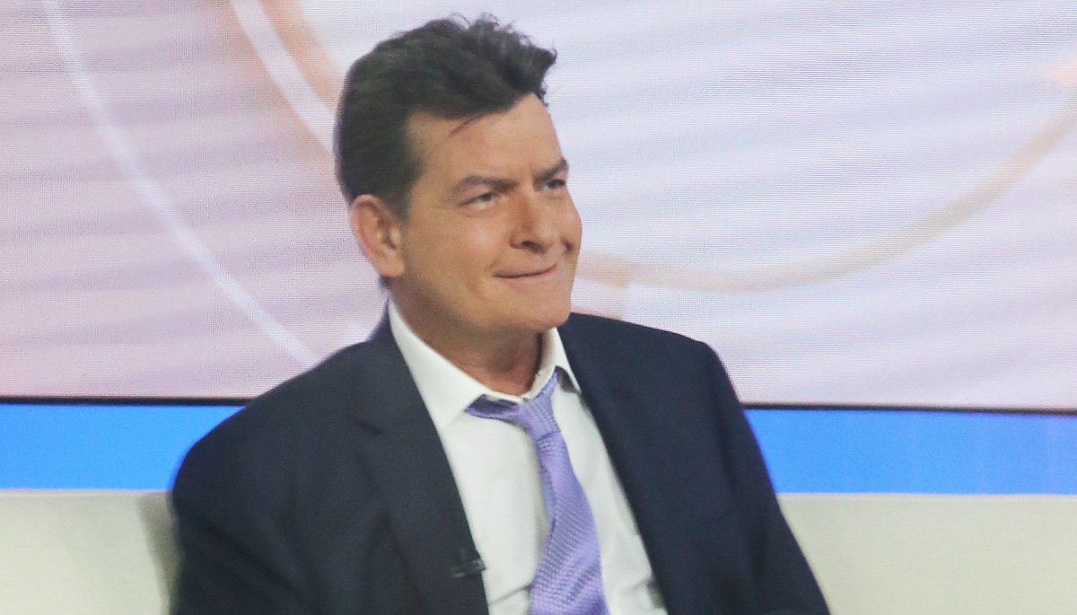 JustJared's tweet photo. Watch Charlie Sheen's entire 20-minute 'Today' show interview about his HIV diagnosis: https://t.co/iV5wChG3gC https://t.co/GfsXzI3Ww1