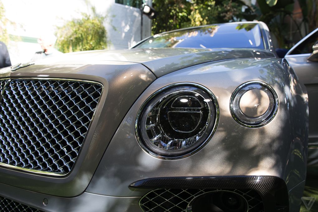 vergecars's tweet photo. Up close with Bentley’s $287,000 Bentayga First Edition SUV https://t.co/Qusowionzm https://t.co/rAy1PnYjgJ