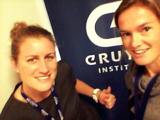 MariekevWanroij's tweet photo. Leuk! Kom je oud-teamgenoot @Vera_Koedooder tegen op het #CruyffForum @Cruyff_Inst_NL #CruyffmeetsCruyff #RioTalks! https://t.co/JptpE7jpg3