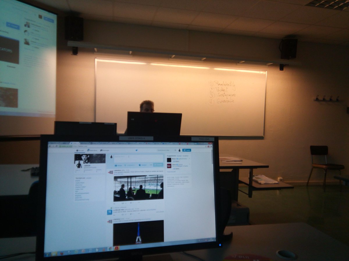 CalouxOnTheWeb's tweet photo. Je suis en cours https://t.co/eLkpvKj6dd