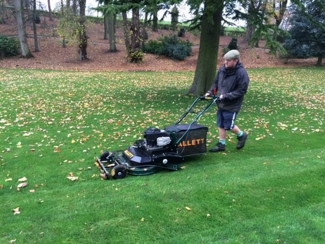 AllettMowers's tweet photo. A few photos of the highly sought after RM34 rotary mower collecting leaves #allettmowers https://t.co/QFXRPZywWb