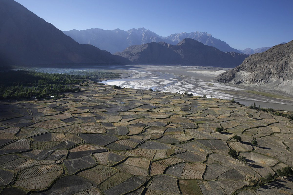 Découvrez « HUMAN : La Terre et des Hommes » de <a href="/Yann_A_B/">Yann Arthus-Bertrand</a> pour #FranceExpo2015 bit.ly/1N1CJsG <a href="/HUMANlefilm/">HUMAN Le Film</a>