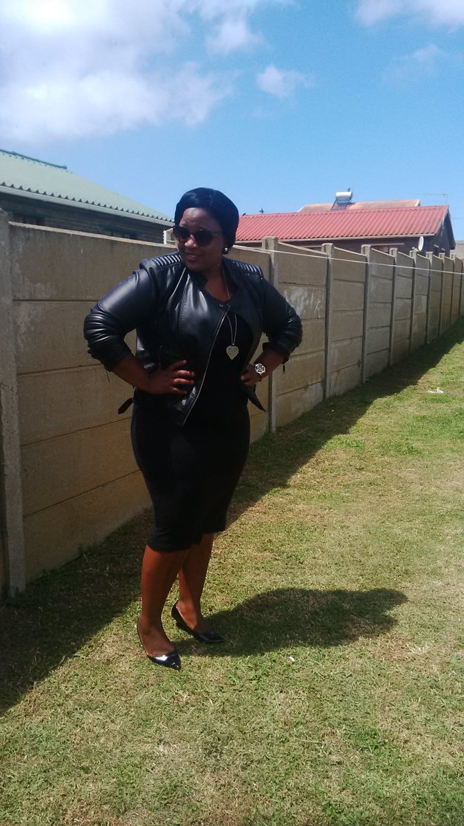 LadyZinggy's tweet photo. Myself in Black :) https://t.co/NPGHnuQwAu