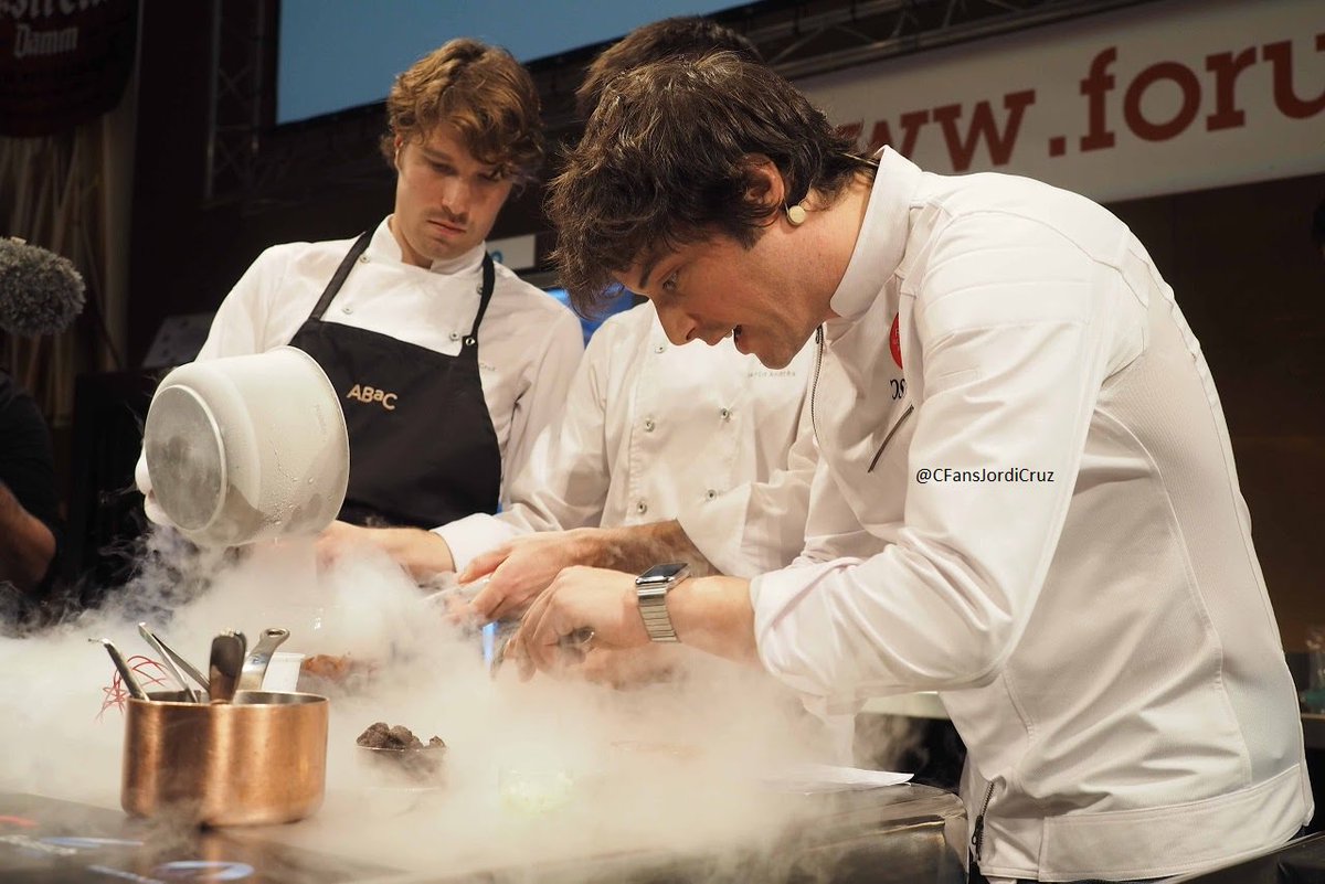 Así fue la ponencia de <a href="/JordiCruzMas/">Jordi Cruz Mas</a> sobre "La cocina de <a href="/ABaC_Barcelona/">ABaCRestaurant&Hotel</a>" en el <a href="/FGastronomic/">Fòrum Gastronòmic</a> de Girona