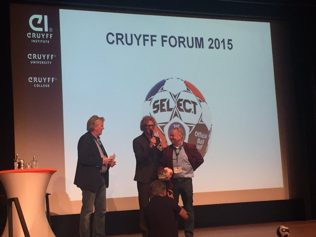 JCA_Amsterdam's tweet photo. Frank van Weerdenburg op podium, aanstaand afscheid van een JCU docent in hart en nieren. #RioTalks https://t.co/PpYTxL16DD