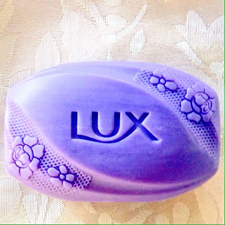 JediMagic's tweet photo. @lux_ph Magical spell makes skins so smooth &amp; leaves a wonderful scent, you won't need perfume! MNL #BatheWithLUX https://t.co/JQG4D2vti6