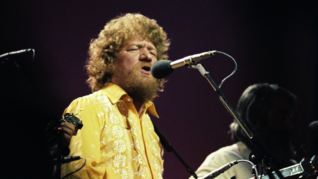 Happy birthday Luke Kelly. This is just the greatest ever live TV singing performance. 