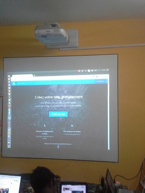 IreneAbre's tweet photo. Comment créer son blog. Formation du jour avec @cyriacgbogou . @OvillageCi https://t.co/B6zm7st07N