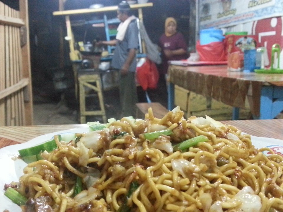 #BDLkuliner | Ini salah satu tempat makan favorit di Umbul Rakup, masaknya pakai anglo &amp; arang persis Bakmi Jawa.