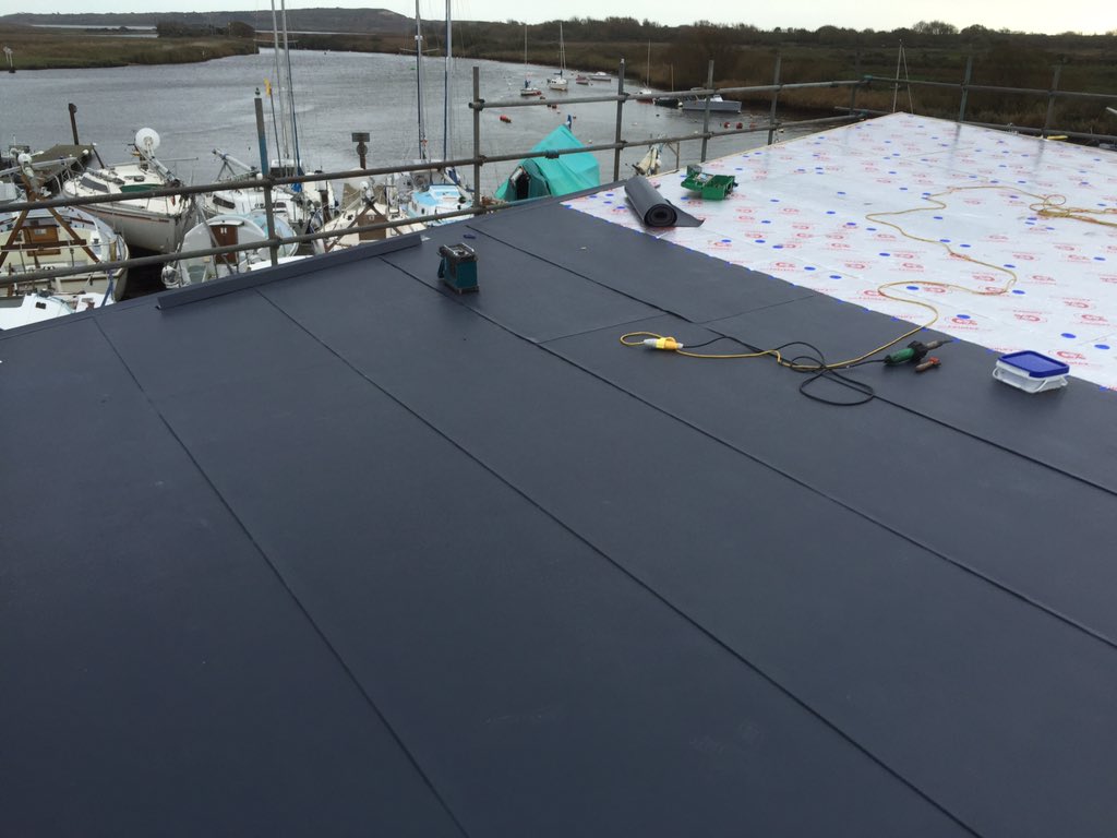 collierroofing1's tweet photo. New Secutop flat roof finished today . Happily done ! Weather hasn't been all that tho🌧 . #Secutop @icb_uk https://t.co/Kyfa0XuMne